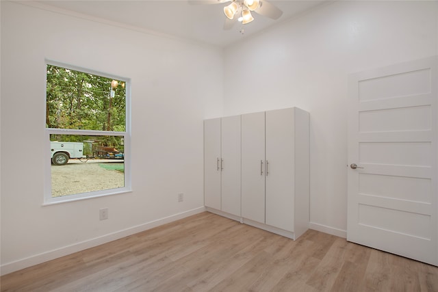 unfurnished bedroom with light wood-type flooring, a closet, and ceiling fan