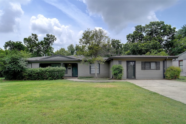 ranch-style house with a front yard