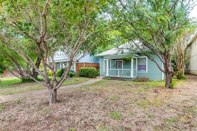 view of front of property featuring covered porch