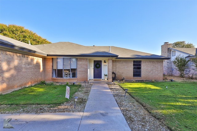 ranch-style house featuring a front yard