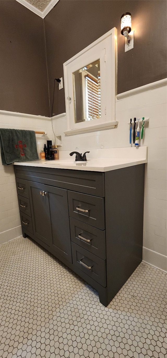 bathroom with crown molding and vanity