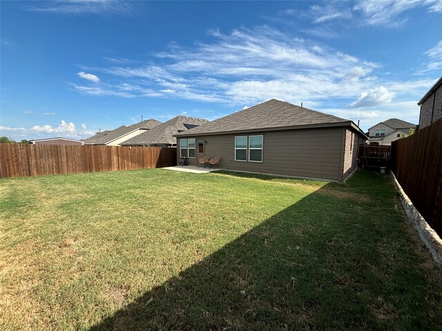 view of yard featuring a patio area