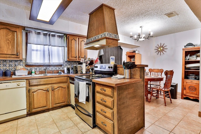 kitchen with stainless steel range with electric cooktop, dishwasher, backsplash, and an inviting chandelier