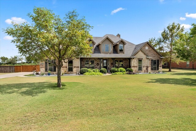 view of front of home featuring a front lawn