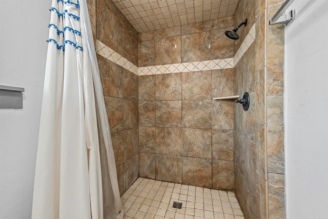 bathroom with curtained shower