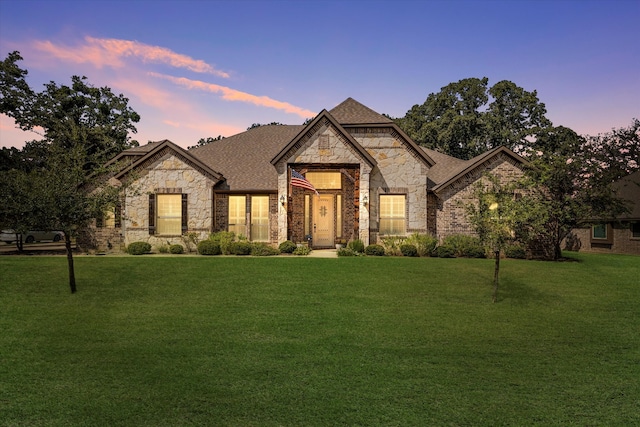 view of front of home featuring a lawn