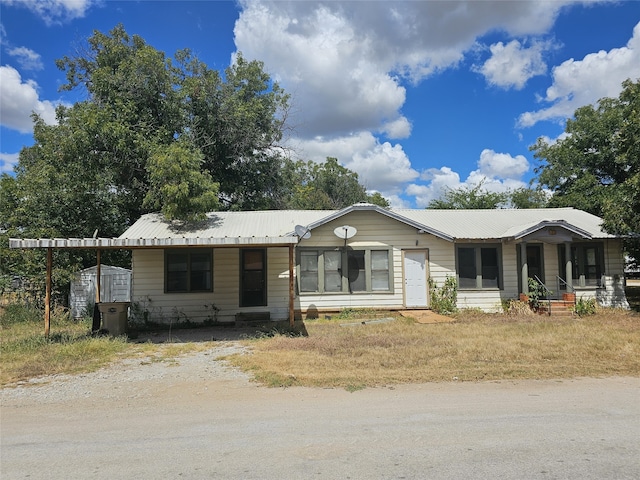 ranch-style home featuring covered porch