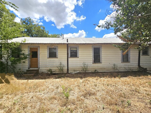 view of front of property