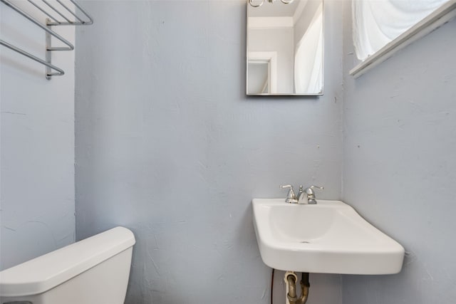 bathroom featuring toilet and sink