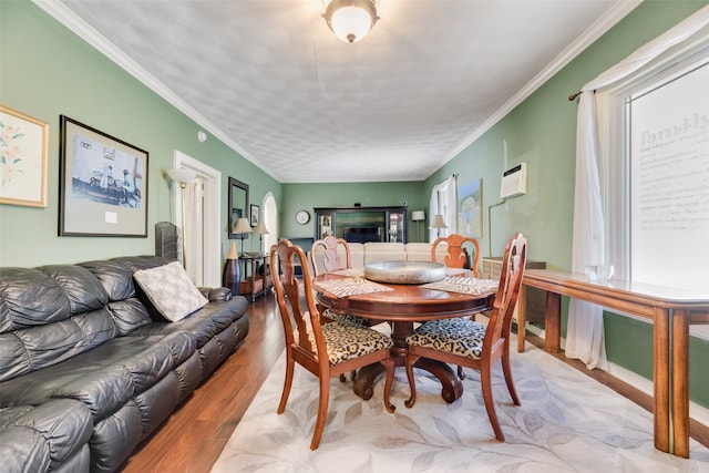 dining space with crown molding and light hardwood / wood-style flooring