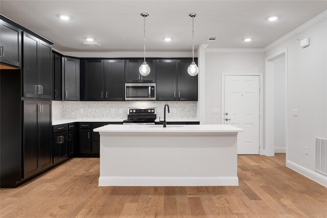 empty room featuring ornamental molding, ceiling fan, and light hardwood / wood-style floors