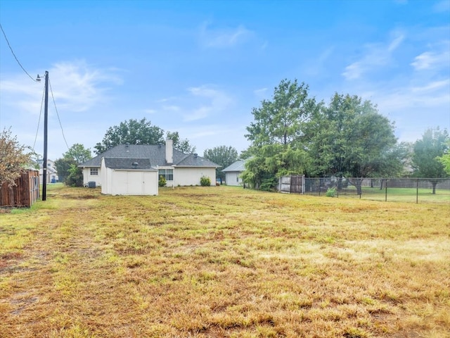 view of yard with a storage unit