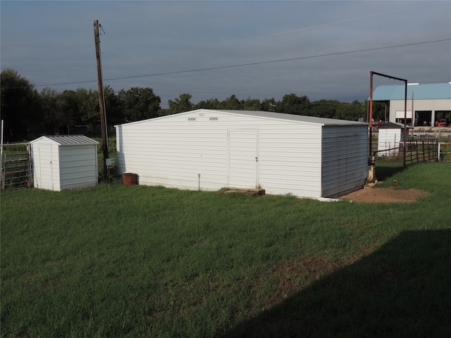 view of yard with a storage shed