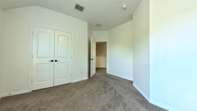 unfurnished bedroom featuring carpet floors, a closet, visible vents, and baseboards