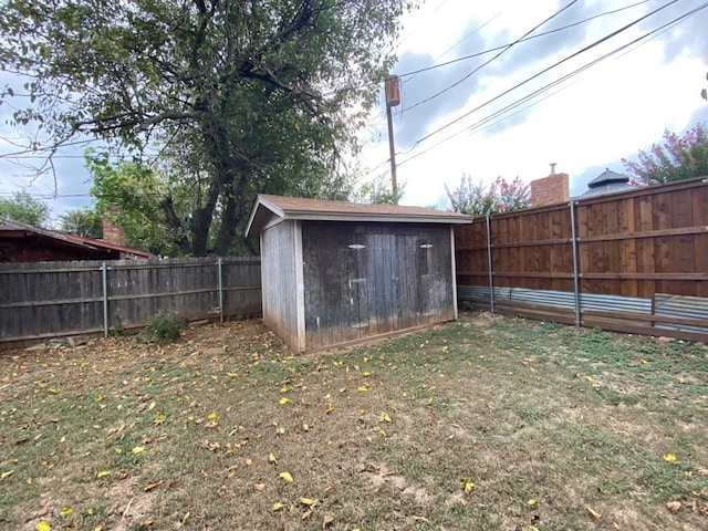 view of yard with a shed