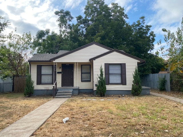 view of front facade featuring a front yard