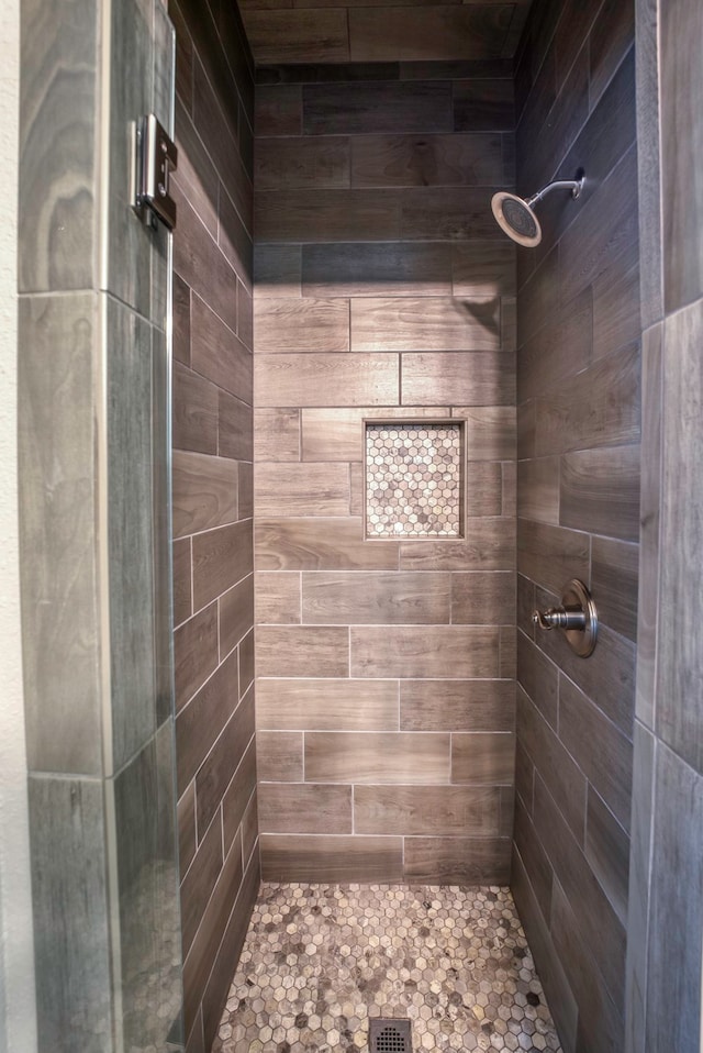 bathroom with a tile shower