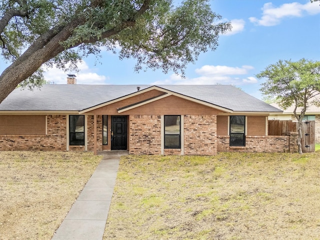 view of front of property with a front lawn