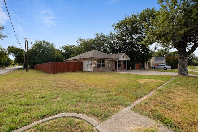 view of front of home with a front lawn