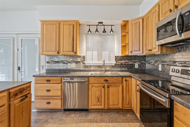 kitchen featuring sink, stainless steel appliances, and tasteful backsplash