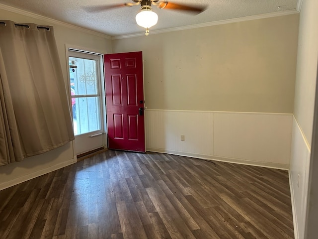 entryway featuring a textured ceiling, dark wood-type flooring, ceiling fan, and crown molding