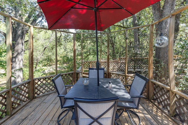 deck with outdoor dining space