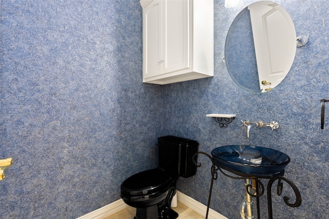 bathroom featuring sink and toilet