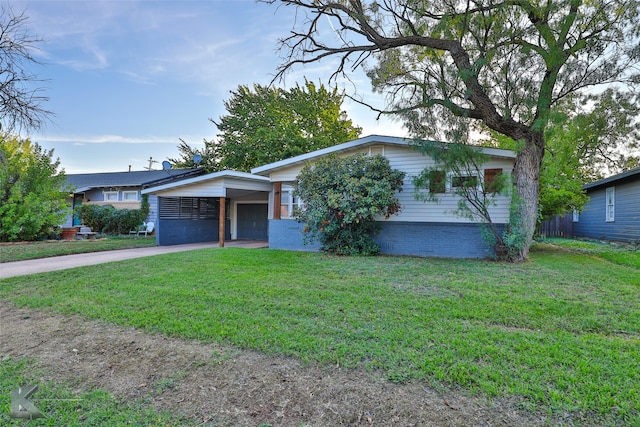 ranch-style house with a front yard