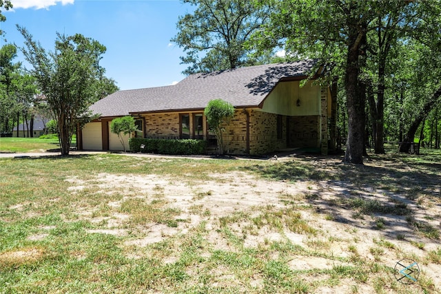 172 Colonial Dr, Mabank, TX 75156 - ranch-style home with brick siding, an attached garage, a front lawn, and roof with shingles