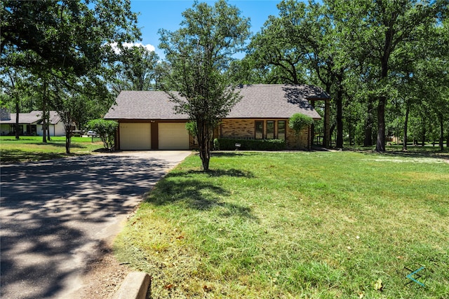 ranch-style house featuring a front yard