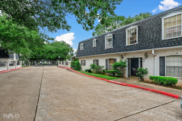 view of front of property