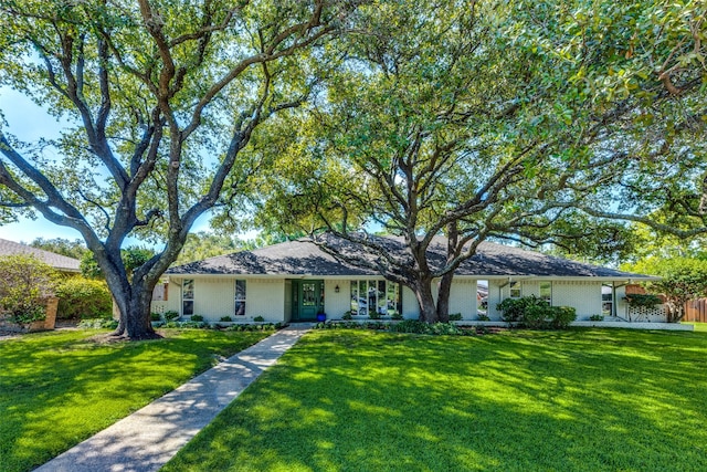 ranch-style house featuring a porch and a front yard