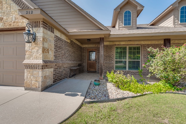 property entrance featuring a lawn