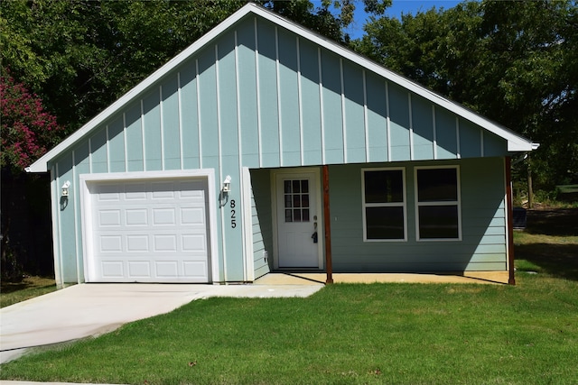 view of front of house featuring a front yard and a garage