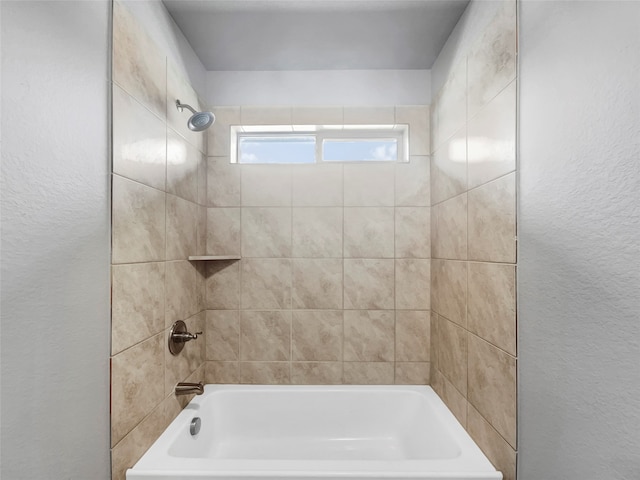 bathroom featuring tiled shower / bath combo