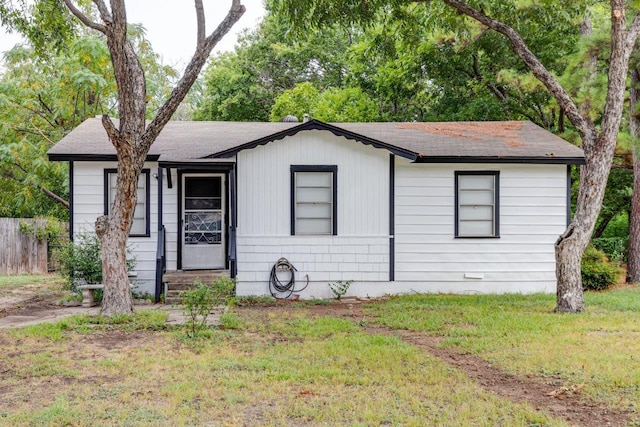 view of front facade with a front yard