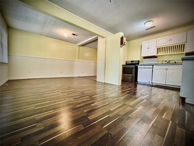 kitchen with dishwasher, stainless steel electric stove, white cabinetry, dark hardwood / wood-style floors, and a textured ceiling