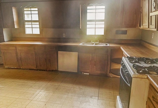 kitchen with sink and white range with gas cooktop