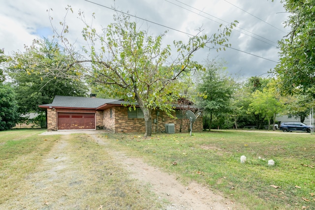 view of front of property featuring a front lawn and central AC