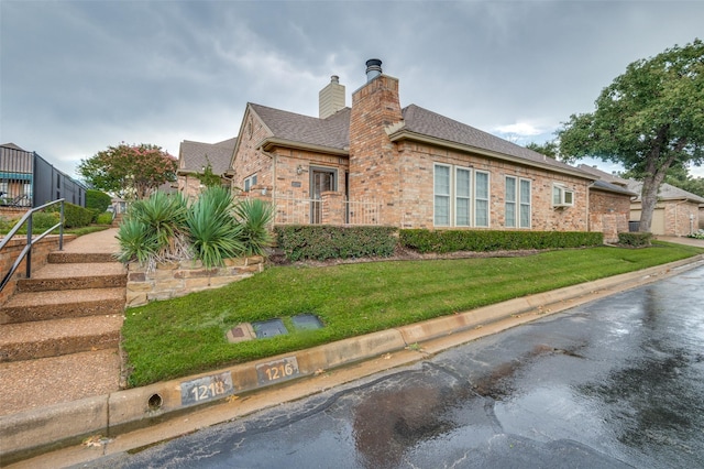 exterior space featuring a front yard