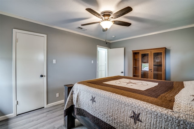 bedroom featuring crown molding, hardwood / wood-style floors, and ceiling fan