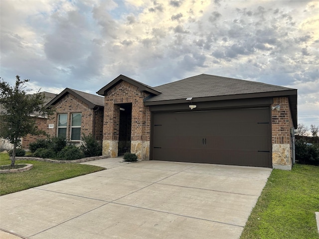 view of front of home featuring a front yard and a garage