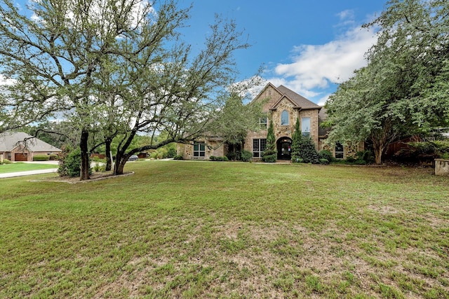 view of front facade featuring a front lawn