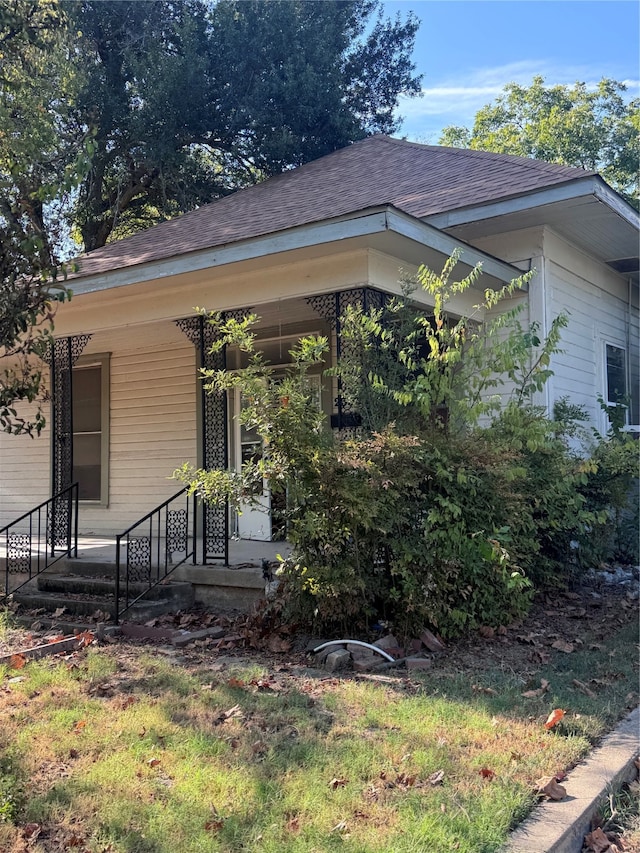 doorway to property with covered porch