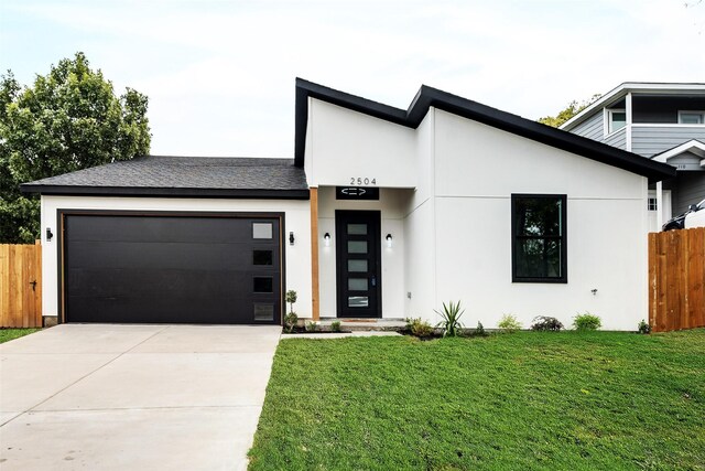 view of front of home featuring a front lawn and a garage