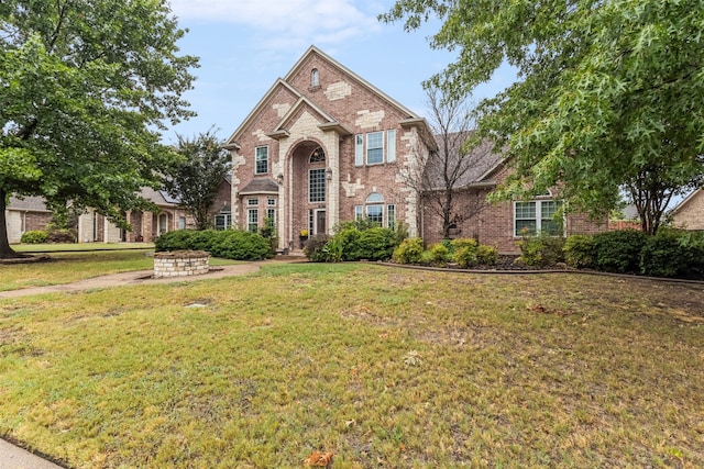 front of property featuring a front lawn