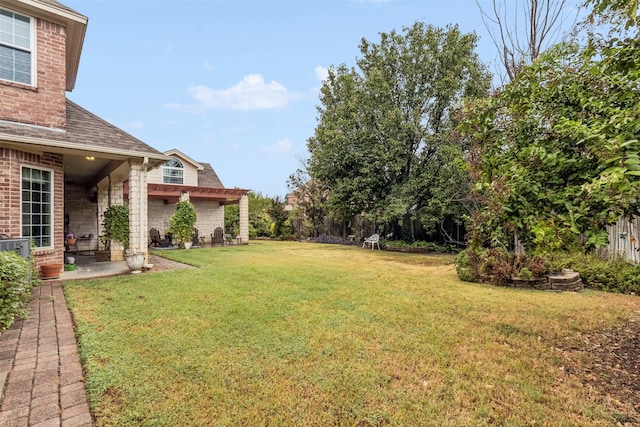 view of yard featuring a patio area