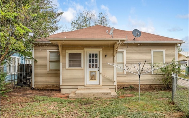 back of house featuring a yard