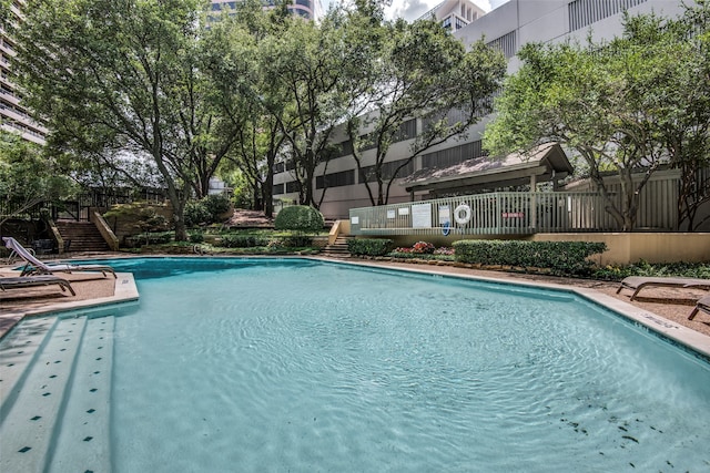 view of swimming pool