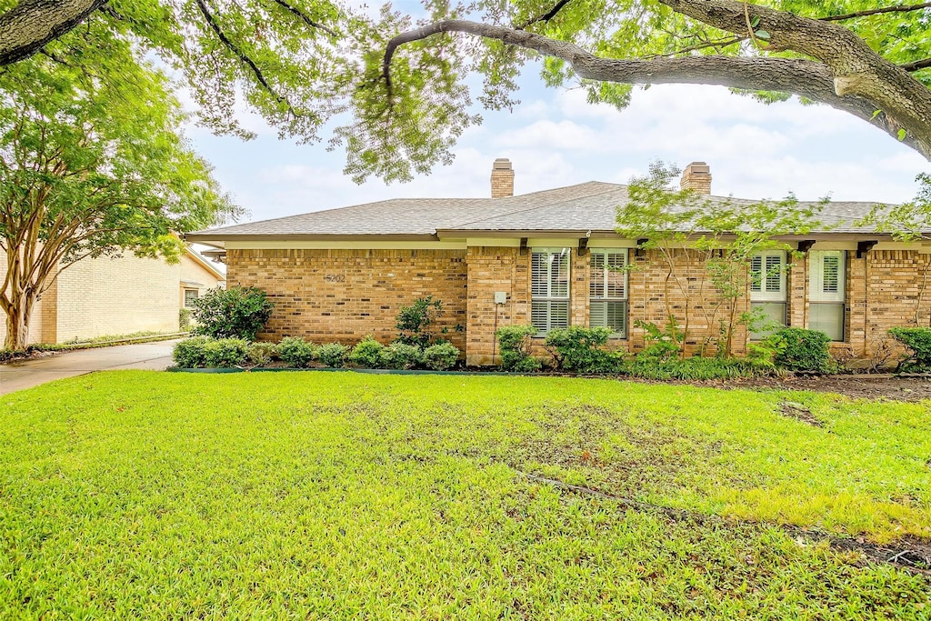 ranch-style house with a front lawn